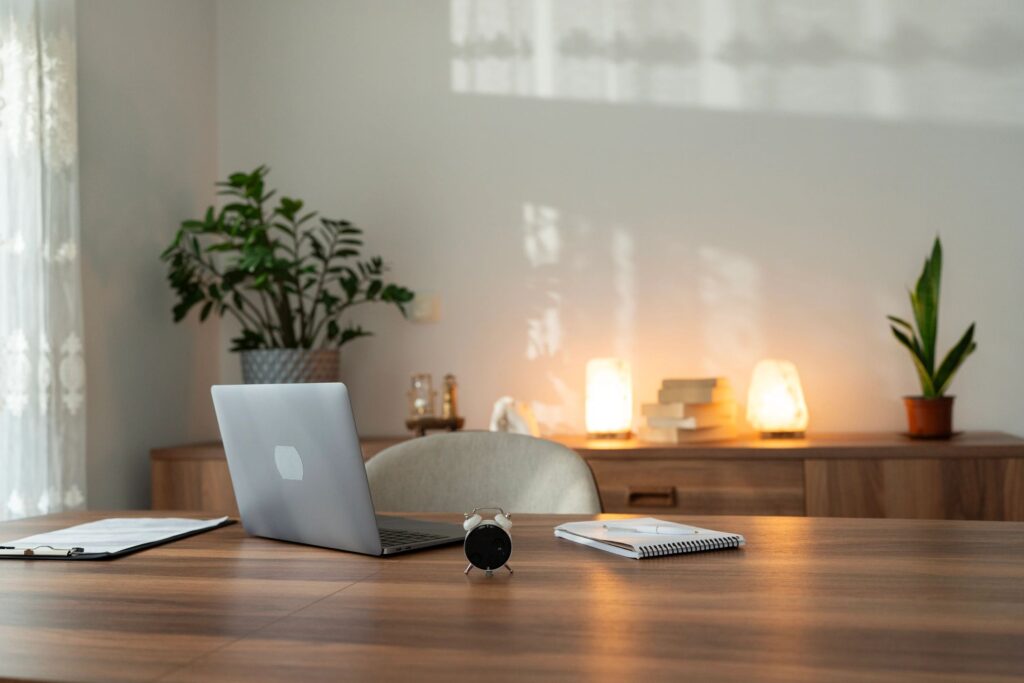 calm minimal workspace coaching online